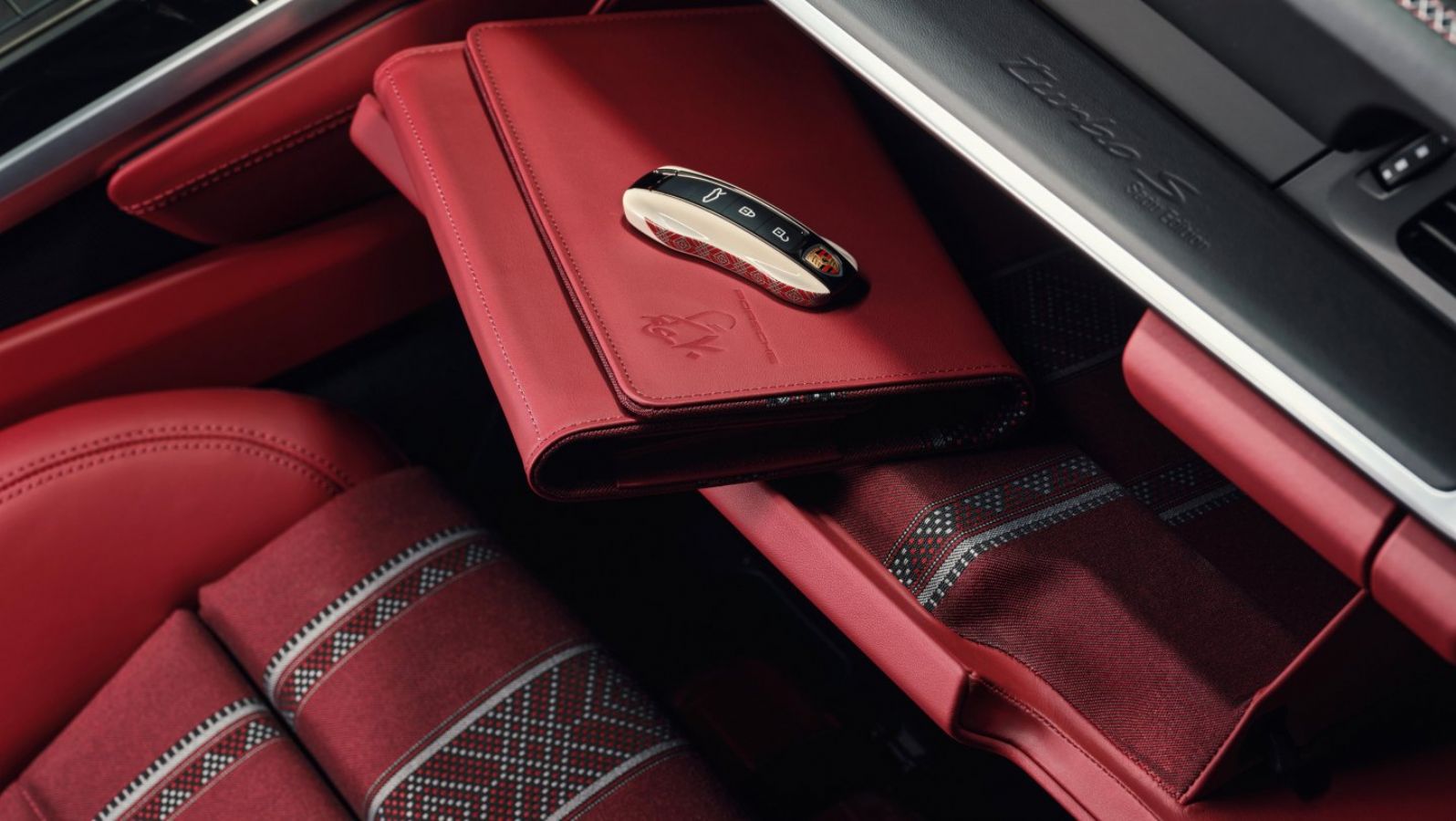 H Porsche παρουσιάζει τις τρεις πιο εξατομικευμένες 911! 